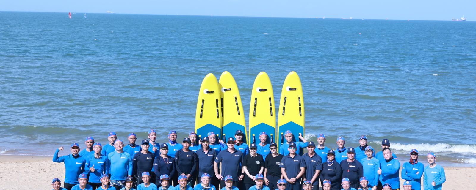 SLS Haikou - group at the beach